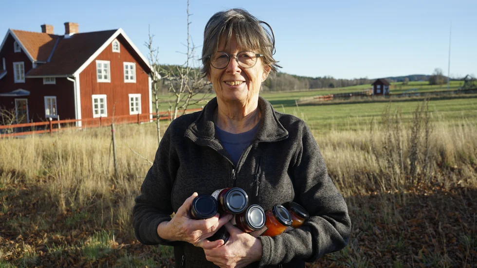 Ann-Sofi Johansson kommer att avveckla sitt företag Hargodlarna. Sedan hösten 2024 bedriver hon inte längre någon besöksnäring, men kokar fortfarande sylt. När frysarna är tömda på bär säger Hargodlarna tack och hej för alltid.