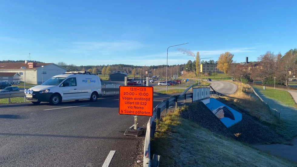 Hallingebergsvägen i Gamleby stängs av under natten mellan tisdag och onsdag.