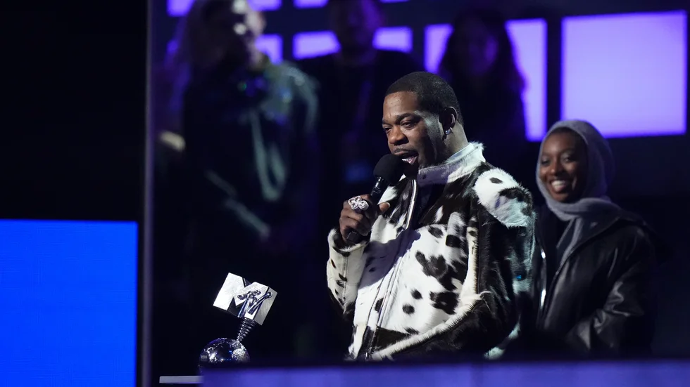 Busta Rhymes tilldelades 2024 års EMA Global Icon Award – och höll ett tio minuter långt tacktal.