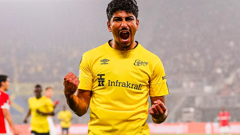 Ahmed Qasem jublar efter sitt 1-0-mål mot AZ Alkmaar i Europa league-premiären. Målet dömdes bort för offside efter VAR-koll. Elfsborg pressade Alkmaar, men holländarna kunde vända på steken och vinna på en straff som Qasem orsakade.