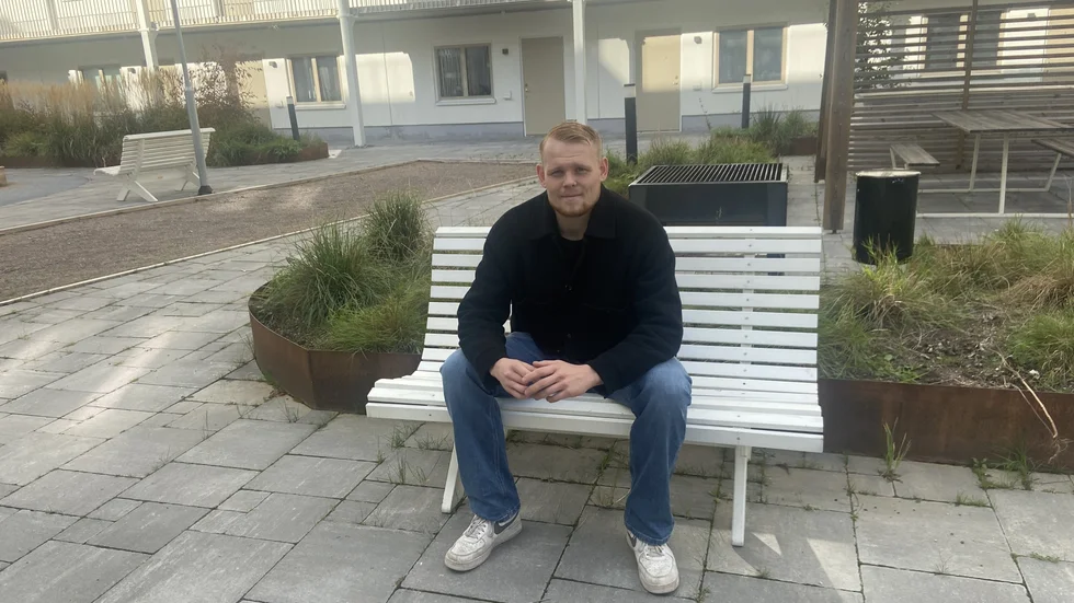 Högernian Elias Hall trivs perfekt i Eskilstuna och i lägenheten som ligger ett par stenkast från arenan där laget tränar och spelar matcher.