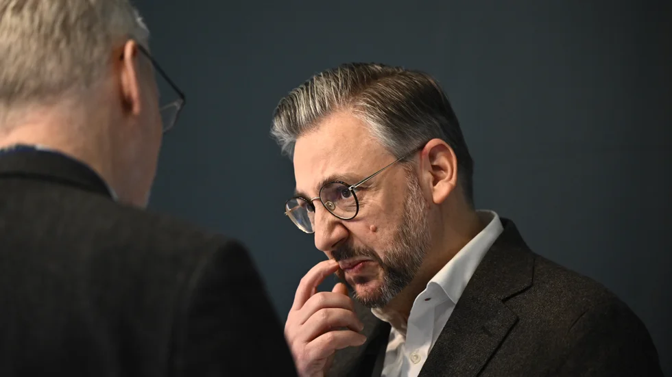 Centerledaren hamnade i ett ohållbart läge. När avgångskravet från CUF-ordföranden följdes av fler, och fler partidistrikt föll in i kören, fanns inget annat än det besked som nu kom.