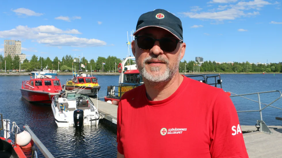 Johan Hedin, stationschef för Sjöräddningssällskapet i Piteå, säger att man siktar på att bli fler frivilliga. (Arkivbild)