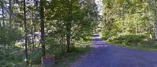 65-åring ny ägare till mindre hus i Flen – 1 420 000 kronor blev priset