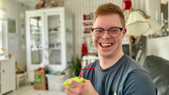 "Rosen", 20, sitter på jättesamling – har 2 000 stycken