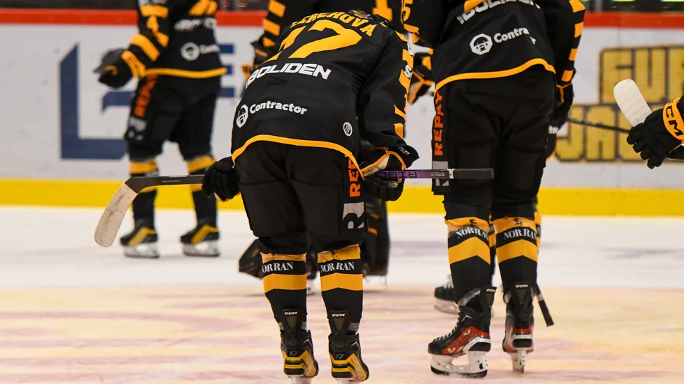 Det var deppigt i AIK efter ännu en förlust på hemmais. 