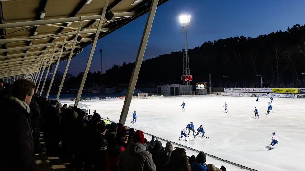Studenternas under en Siriusmatch från förra säsongen. När Sirius kommer att kunna spela hemma på Studan denna säsong är högst oklart. Under måndagen kom beskedet att hemmapremiären mot Edsbyn1 november inte kommer att kunna bli av som planerat.
