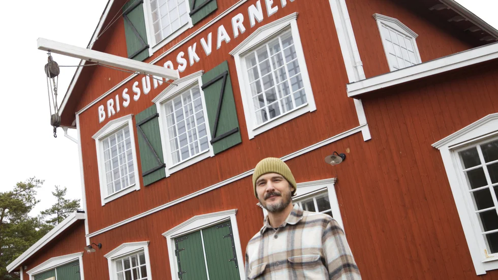 Mats Henningsson hyr in sig i kvarnen för återbruk av möbler.