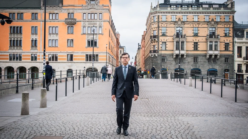 Landerholm bör själv besluta sig för att lämna sin tjänst. 