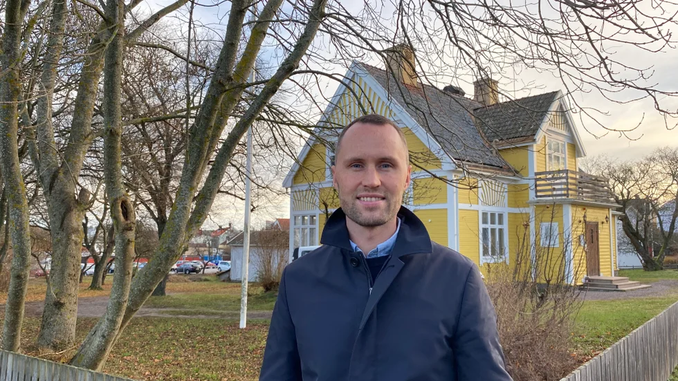 Johan Delvert vid Gula villan i Västervik. Den ska nu sparas.