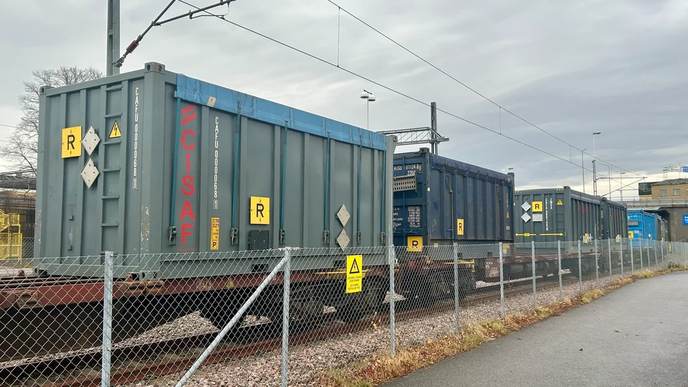Ett godståg spårade ur vid Katrineholms logistikcentrum under senare delen av fredagseftermiddagen. På måndagen stod det fortfarande kvar. 