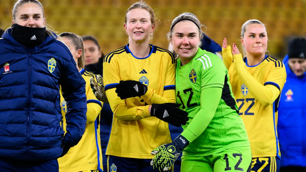 Sofia Hjern och Emma Östlund startade båda borta mot England. 