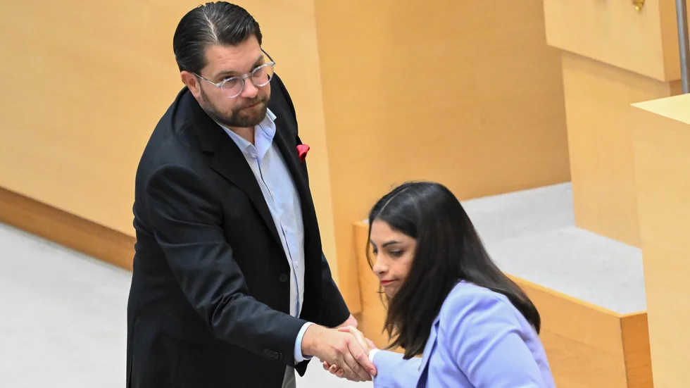 Sverigedemokraternas och Vänsterpartiets tid som stödpartier är över. Det lovar åtminstone partiledarna. Vi får väl se.