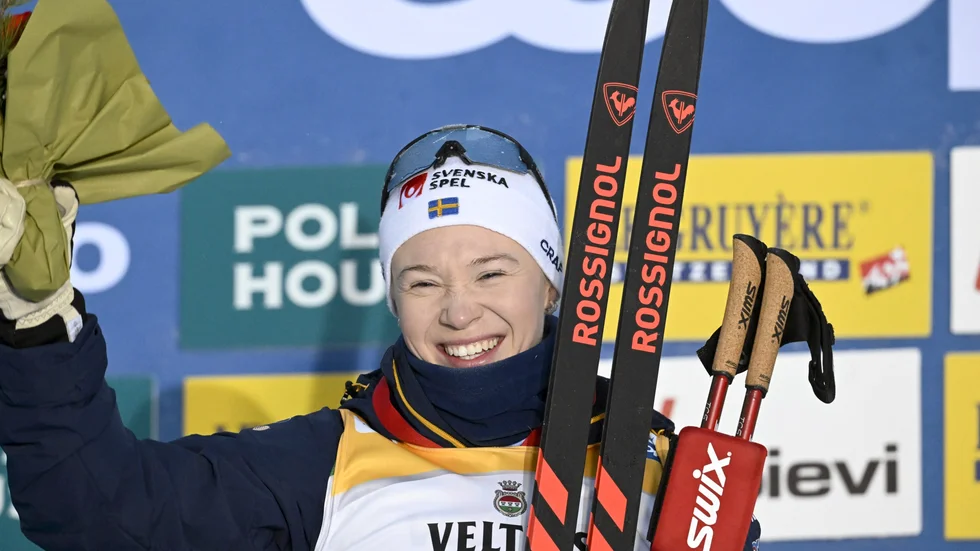 Jonna Sundling jublar efter andraplatsen i Ruka.
