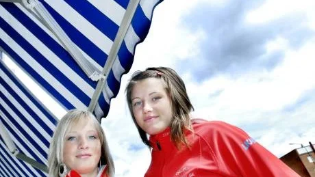 DRAGPLÅSTER. I helgen tävlar Sofia och Johanna Mattsson i länet. De är de största publikmagneterna i ett stjärnspäckat Cup Haparanda.