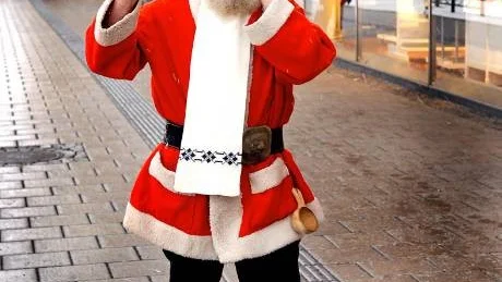 väl sedd i hongkong. Sivert Svensson, tomte på heltid i Hongkong just nu.