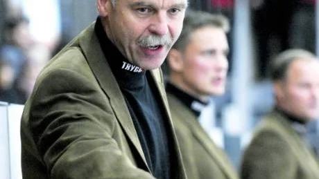 TAR LJULEÅSTJÄRNOR. Linköpings tränare nästa sösong, Slavomir Lener, vill ha Lubos Bartecko och Pekka Saravo i sin nya klubb.