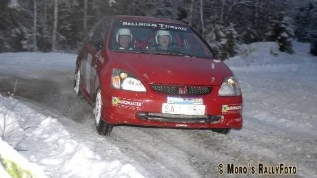 FULL FART. Tommy Jakobsson, Råneå, satsar hårt i Månstråket och gör sin andra tävling i sin nya Honda Civic. Foto: HANS ALDENLÖV