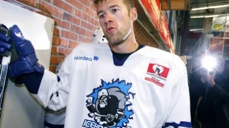 Piteås NHL-stjärna Mattias Öhlund har spelat elva säsonger för Vancouver. Men nu är han färdig med klubben. Mattias blir free agent den första juli och då är målsättningen att hitta en ny klubb. (Arkivbild)