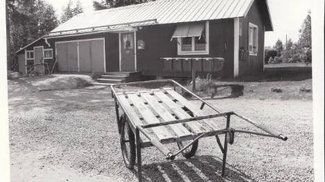 Ett av postens många små idylliska postkontor i Hortlaxområdet för 30 år sedan.