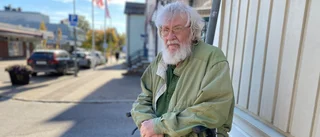 Köpmangatan ingen plats för funktionshindrade George – har själv rasat nerför trapporna: "Ingen anpassning för någon som är handikappad"