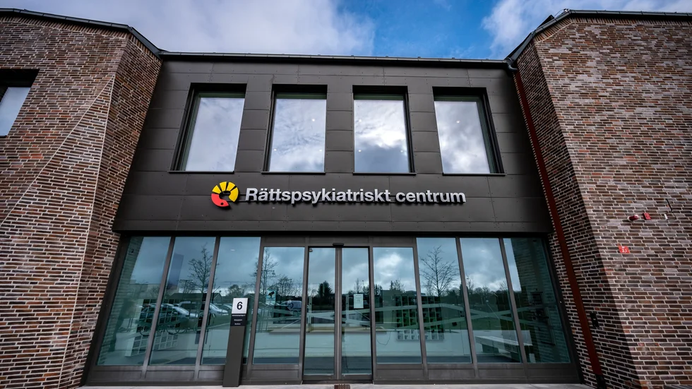 En av de misstänkta för brott i samband med mordet på Djulö ska genomgå den större rättspsykiatriska undersökningen. 

