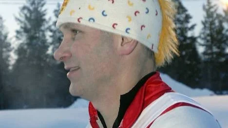 I fjol kom Bengt-Peder Björn till start i Södra Gatan-loppet med påskinspirerad skidåkarmössa. (Arkivbild)