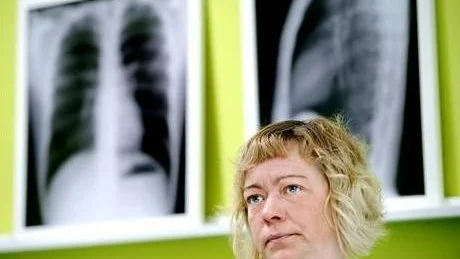 "ONÖDIGT". Ann-Kristin Lundberg vill att farorna med Metformin uppmärksammas så att alla de tusentals diabetessjuka som äter preparatet får veta hur de ska undvika dem. "Det var så fruktansvärt onödigt att mamma dog", säger hon.