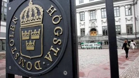 En person som dömts för skattebrott och dessförinnan fått skattetillägg kan begära resning. Det har HD beslutat.