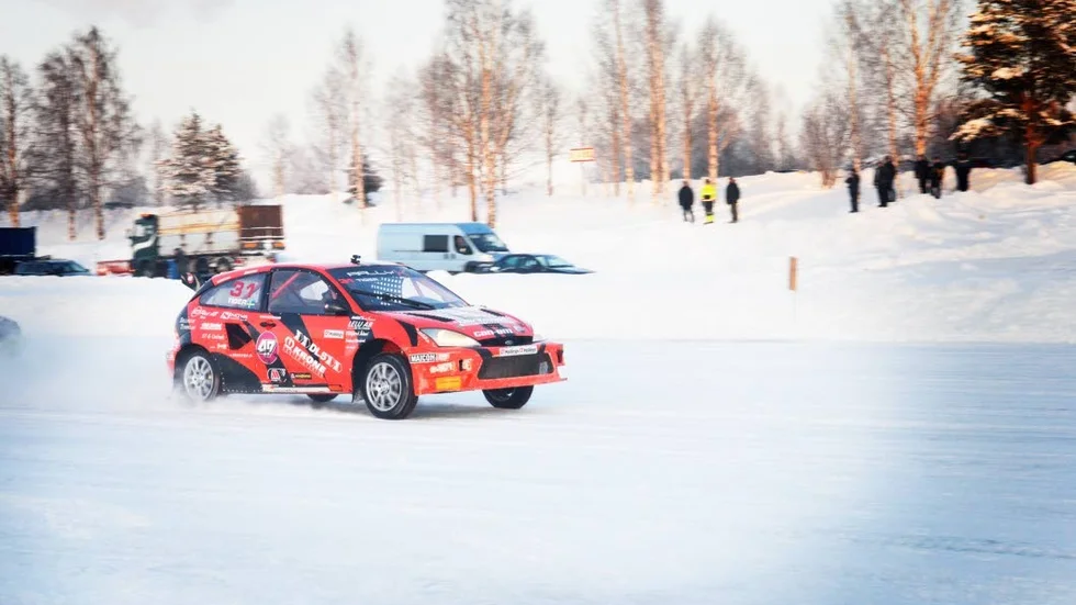Inte med i Åsele. Fredrik Tiger med sin fyrhjulsdrivna Ford Focus.
