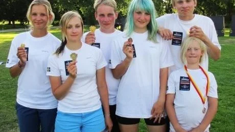 MEDALJÖRER. Medaljörer är vi allihopa. Från vänster till höger 
Moa Lindström, Helen Forsberg, Jonatan Fredriksson, Anna Backman, Johan Backman och Linnea Backman.