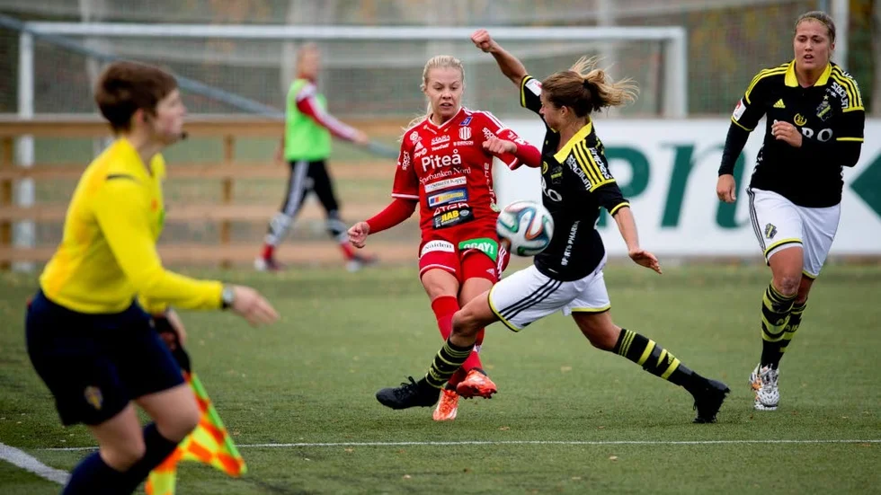 Hemvändare. Lotta Ökvist i Piteås tröja under 2014.