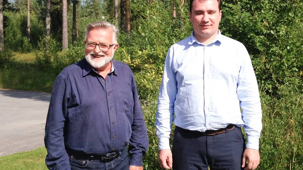 Namnskylt. Börje Ekström och Ovidiu Bacalu trivs att jobba tillsammans. Nu har 71-åringen dessutom fått sitt namn uppsatt på Ovidius arbetsrums-dörr.