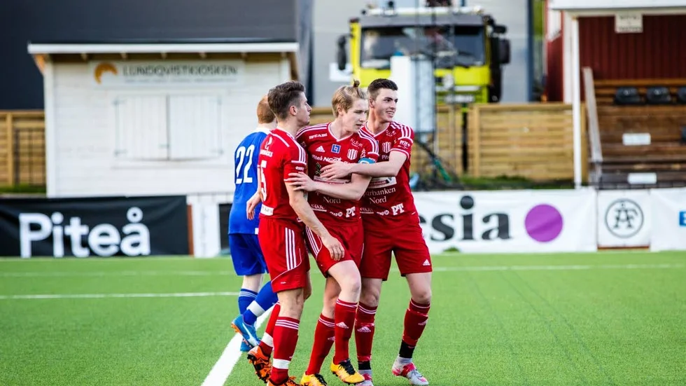 Äntlingen utdelning. James Burgin satte ett mål, Joseph Virtala stod för två och Elvis Mani fick fullborda ett hattrick när PIF 2 körde över ÖIF.