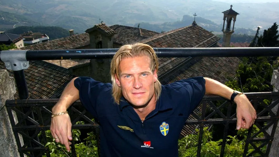 Finbesök. Tidigare landslagsbacken Johan Mjällby är tränare i VSK.