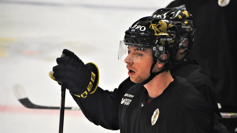 Bálint Horváth missar Vimmerby Hockeys match mot Tyringe. Han är på landslagssamling med Ungern istället.