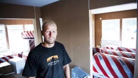 KRÄNKT. Arbetet stannade av för Mattias Eklund och hans anställda på grund av inbrottet. Den hårda tidspressen lämnar ingen tid över för att jaga tjuvar.  "Det är tråkigt när sånt här händer", säger Eklund. Foto: Sara Moritz