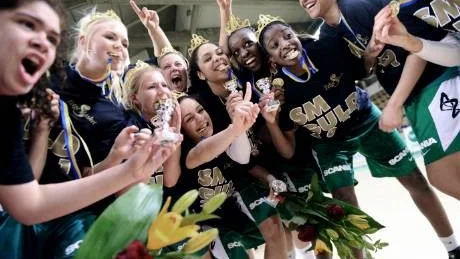 SM-GULD. I onsdags tog Jens Tillmans Telge SM-guld efter tre raka segrar mot Luleå Basket. Nästa säsong kan Tillman coacha just LBBK.