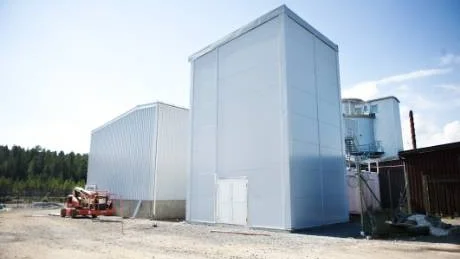 STOR ANLÄGGNING. Man bygger en anläggning för flytande biogas som kan kopplas på om något händer. Allt för att säkerställa driften.  Foto: Sara Moritz
