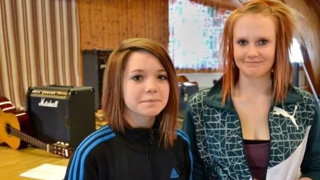 KUL. Schottis är dansen som Moa Englund och Miranda Hiltala gillar allra mest. Foto: Britt-Louise Spets
