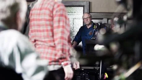 NESTOR. Filmen om Torgny Segerstedt är Jan Troells trettonde spelfilm. Han debuterade 1966 som långfilmsregissör med Här har du ditt liv!