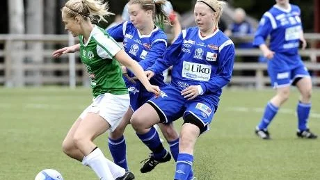STEGET EFTER. Alvik försökte hänga med de kvicka Mariehemsspelarna, men fick slita hårt.