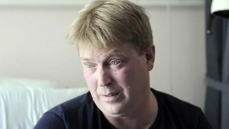 INGEN HJÄLTE. Peter Eriksson tycker inte att det han gjort är ett bevis på hjältemod. "Det fanns inget alternativ. Aldrig hade jag lämnat huset utan alla tre", säger han.