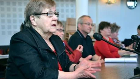KRITISK. Reumatikerföreningens ordförande i Haparanda, Anna-Lisa Joona är kritisk mot att varmvattenbassängen i Haparanda varit torrlagd sedan början av februari.