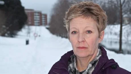 STOR ORO. Familj och vänner i Boden hyser stor oro för Maya Jones som befinner sig i cyklonen Yasis väg. Mamma Maria Dådring följer mycket noga nyheterna från Australien.