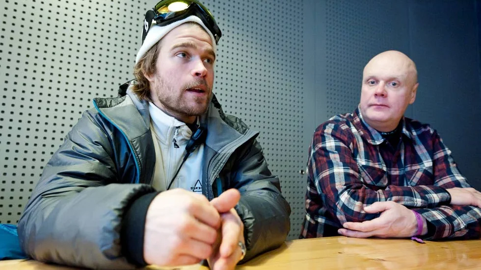 Tränaren. Jesper Björnlund kunde inte släppa puckelpist. Efter karriären fortsatte Kirunasonen att jobba inom det svenska landslaget som tränare, tillsammans med Tomas Carlqvist (till höger). Nu har duon tvingats sluta.