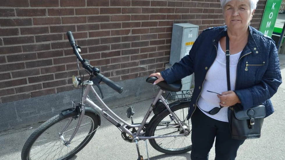 Färdmedel. Cykeln är det enda färdmedlet som Laila Furskog har. Hade den blivit stulen hade hon definitivt gått till polisen.