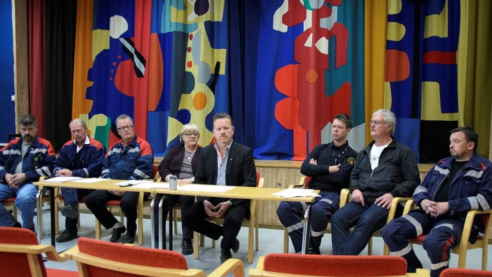 Gruvismöte. På Kenneth Stålnackes presskonferens där han tillkännagav att han kandiderar som kommunalråd fanns även Gruvtolvan representerade. Oklart varför men de säger sig inte stödja Stålnacke specifikt utan snarare alla som kommer att motarbeta Gunnar Selberg och Centerpartiet.