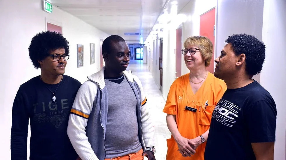 Nöjda. Tikue Aiem, 42, Ba Ousmane, 34, och Yacob Weldegebriel Haile, 37, söker asyl och har hälsoundersökts. Här med Anna Gustafsson, enhetschef vid Björknäs hälsocentral i Boden.