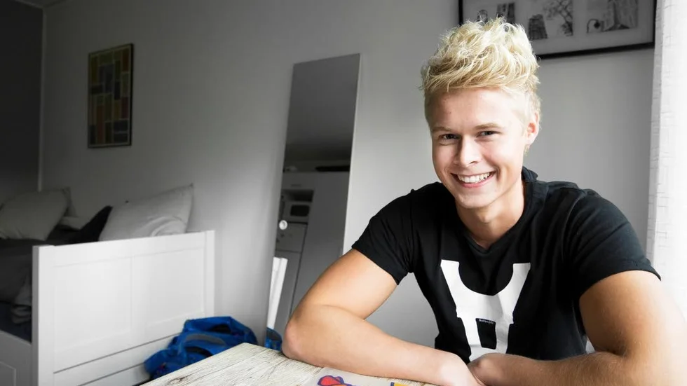 Det känns okey. Linus Jonsson begärde att få samma lägenhet som han hade innan branden. "Jag trivs bra på fjärde våningen. Jag gillar inte tanken att någon kan se in i mitt hem", säger han.